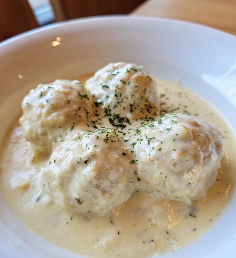 Fiskeboller i kremet saus